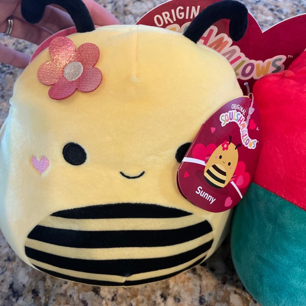 Squishmallows Valentine 8” Set Sunny the Bee and Walsh the Rose
